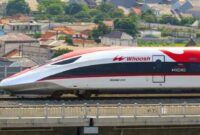 Mahfud MD tanggapi pernyataan Presiden Prabowo yang akan bertanggung jawab dalam utang kereta cepat Whoosh. (YouTubeRhenald Kasali)