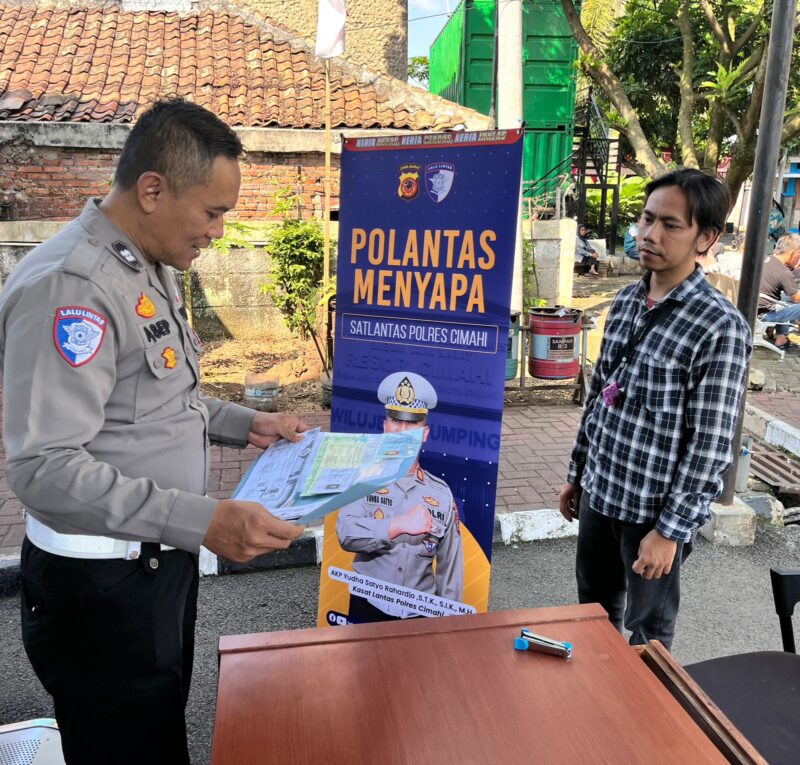 Kegiatan Polantas Menyapa Samsat cimahi. (Istimewa)