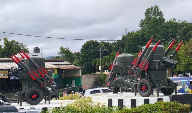 Penampakan Rudal Rapier Arhanud Di Bundaran Jati Kota Cimahi. Foto : eri