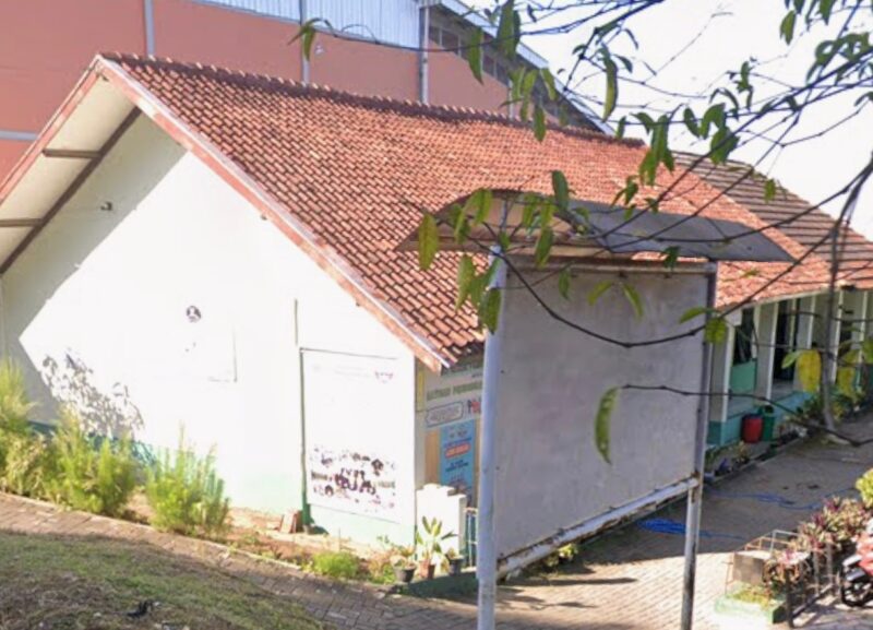 SDN Pambudhi Darma yang letaknya Bersebelahan Dengan TPST Santiong.