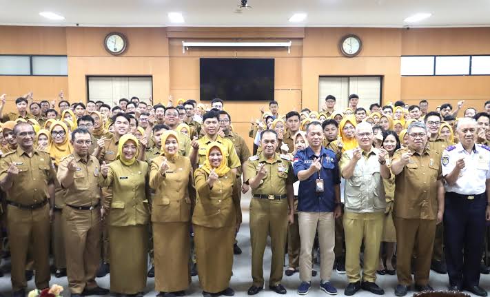 Walikota Cimahi, Ngatiyana Bersama Sejumlah Jajaran PNS Di Lingkungan Pemerintahan Kota Cimahi. (Diskominfo Kota Cimahi)