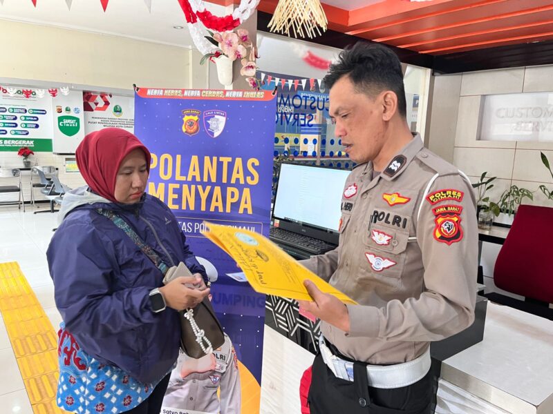 Polantas Menyapa di Samsat Cimahi