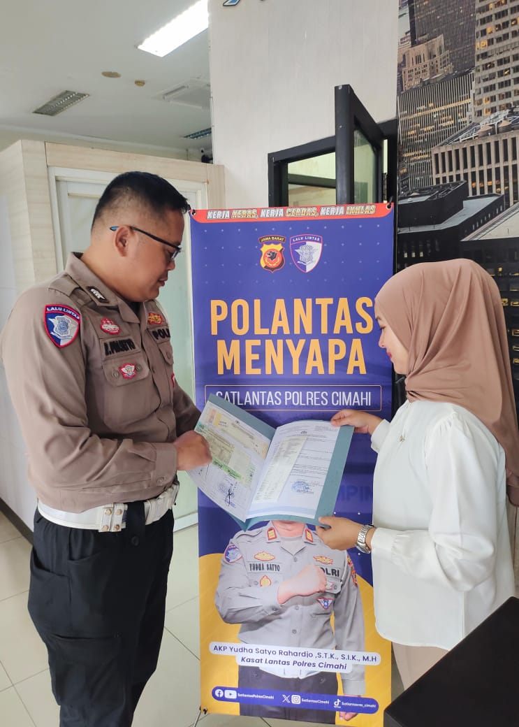 Kegiatan Polantas Menyapa di Samsat Cimareme.