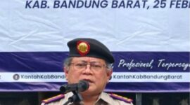 Kepala Kantor BPN KBB, Gunung Jayalaksana, Saat  Melantik 23 Satgas PTSL.