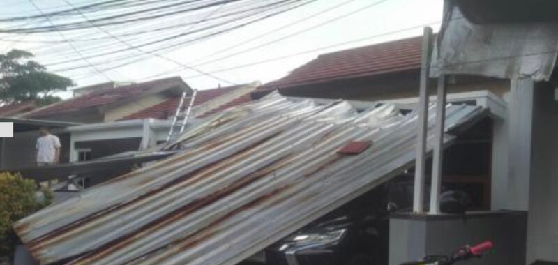 Pemukiman Setelah Tersapu Angin Puting Beliung. (Istimewa)