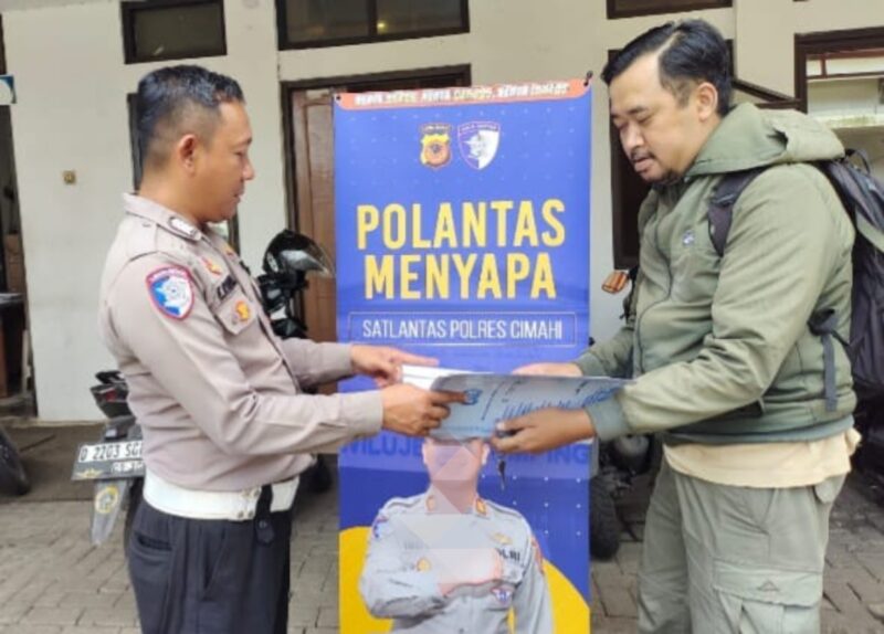 Kegiatan Polantas Menyapa di Samsat Cimahi.