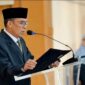 Wali Kota Cimahi, Ngatiyana Saat Pelantikan dan Pengambilan Sumpah Pejabat Administrator, Fungsional, dan Pengawas di Aula Gedung A, Jumat (17/04/26).