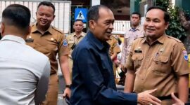 Wali Kota Cimahi, Ngatiyana Usai Melakukan Monitoring Di SDN Cimahi Mandiri 5. (Eri)